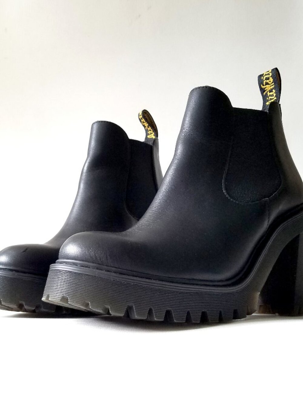 Dr. Martens Hurston Women's Leather Heeled Chelsea Boots